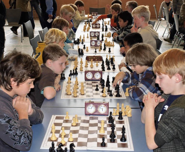 Hoch konzentriert waren die jungen Spieler bei der Sache.   | Foto: Schleer