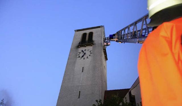 Hoch oben im Turm der Christuskirche b...ich einer der angenommenen Brandherde.  | Foto: Peter Gerigk