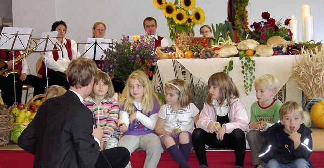 Das  Erntedankfest wurde im Brgerhaus...n kleinen Gsten gefiel das Programm.   | Foto: Kanmacher