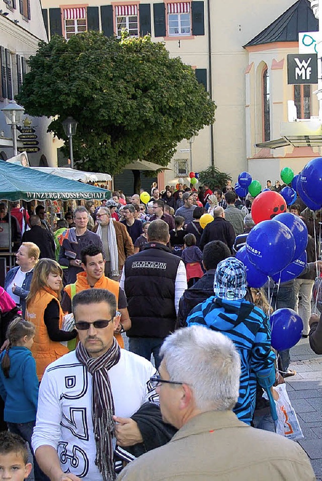 Umstritten, aber gefragt: Sonntagseinkauf in Offenburg.   | Foto: Seller