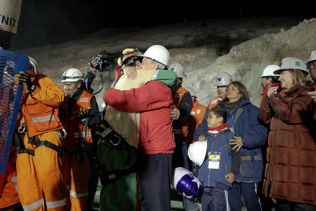 Historische Rettungsaktion in der Aracama-Wste: Nach 69 Tagen kommen die verschtteten Bergleute aus Chile wieder ans Tageslicht.