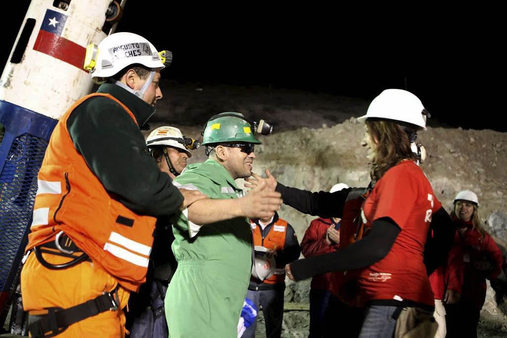 Historische Rettungsaktion in der Aracama-Wste: Nach 69 Tagen kommen die verschtteten Bergleute aus Chile wieder ans Tageslicht.
