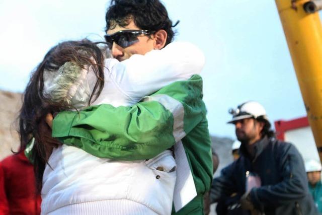 Fotos: Rettung der Bergleute – Freudentrnen in Chile