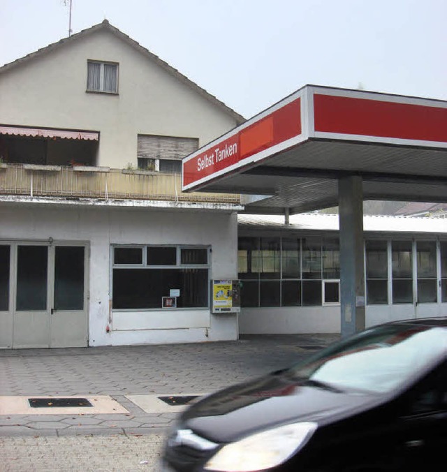 Bis auf Weiteres wird die Tankstelle i..., um ihre Autotanks wieder zu fllen.   | Foto: Langelott