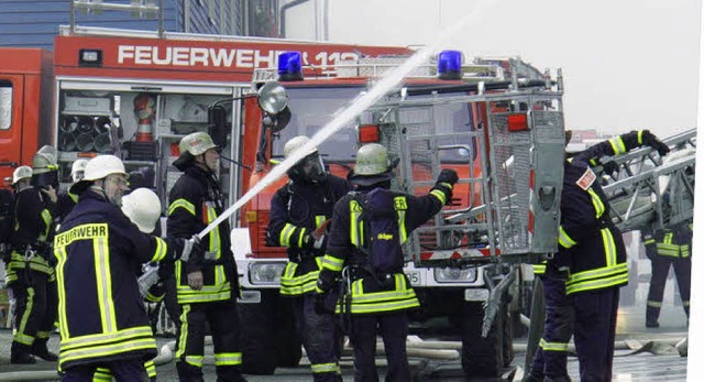 Mit der gesamten verfgbaren Technik w...e Feuerwehr zum Einsatzort angerckt.   | Foto: Wilfried Dieckmann