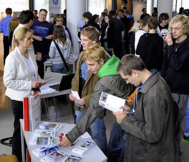 Reges Interesse: 60 Schlerinnen und S...ch &#8222;Coole Jobs&#8220; anzusehen.  | Foto: Thomas Kunz