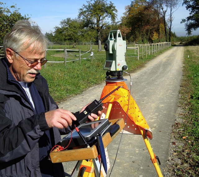 Die neuen Grenzpunkte  werden derzeit ...en Festplatz dienen knnte.             | Foto:  RICHARD KAISER