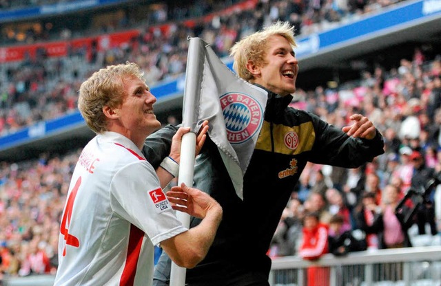 Mainz jubelt  ber den 1:2-Auswrtssieg gegen Bayern Mnchen  | Foto: dpa