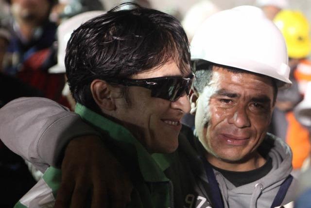 Jubel in Chile – Alle 33 Kumpel gerettet – Helfer oben