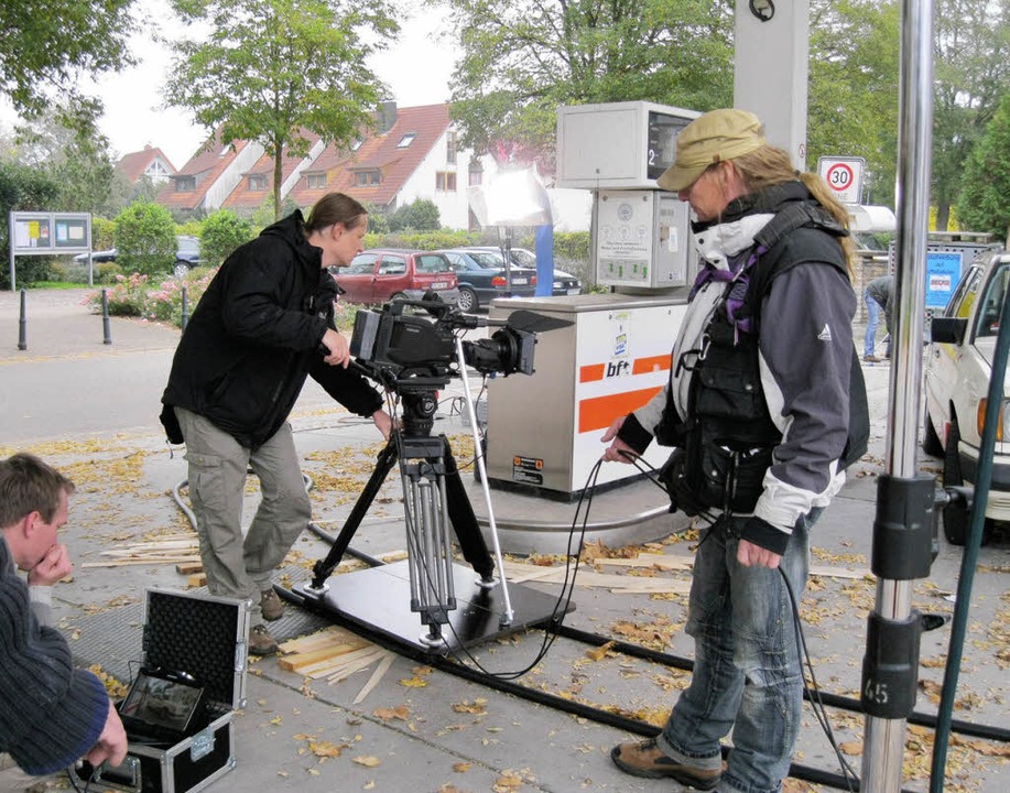 Drehort Tankstelle:_ Zwei Tage lang wu...er still gelegten Tankstelle gedreht.   | Foto: laura-carmen schmid