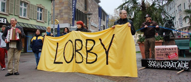 Wer Macht hat, hat auch eine Lobby. F...gestern diese Aktivisten Lobbyarbeit.   | Foto: Rab