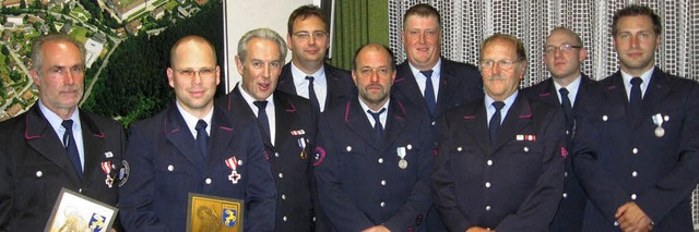 Mit Horst Blasi, Martin Huber, Martin ...hrige Mitglieder der Feuerwehr geehrt.  | Foto: Stefan Sahli