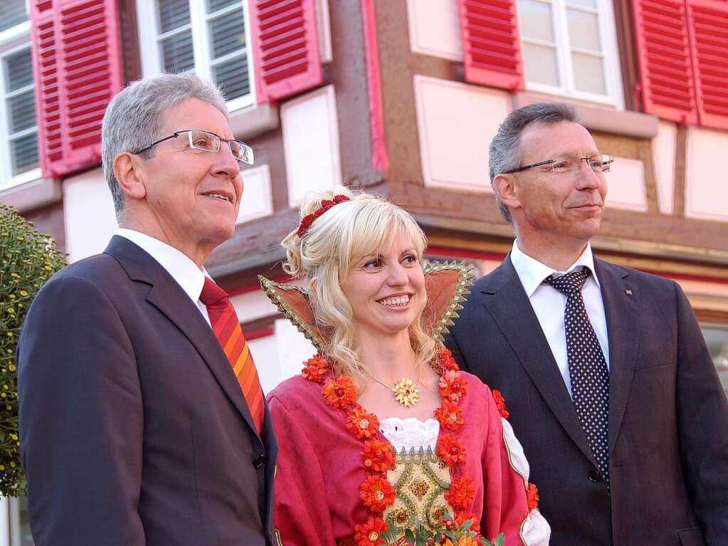 2010: Natalie I. mit OB Mller (links) und Michael Bindeer vom E-Werk (rechts)