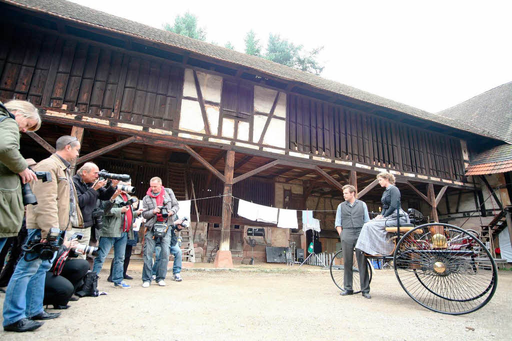 In einem Ichenheimer Hof laufen die Dreharbeiten – das Anwesen wurde dafr extra in Teilen umgebaut.