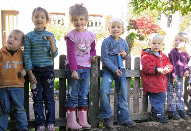 Im Kindergarten Wies treffen sich jetz...m Setzen von Krokussen und Narzissen.   | Foto: privat
