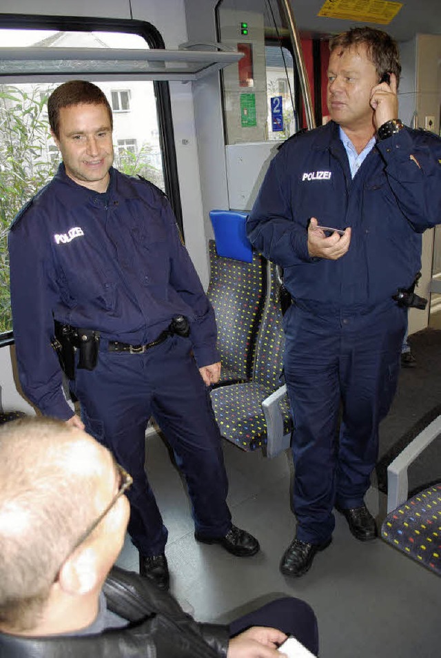 Die Bundespolizei untersttzt die Kont...aber auch selbst in der Regio-S-Bahn.   | Foto: Thomas Loisl Mink