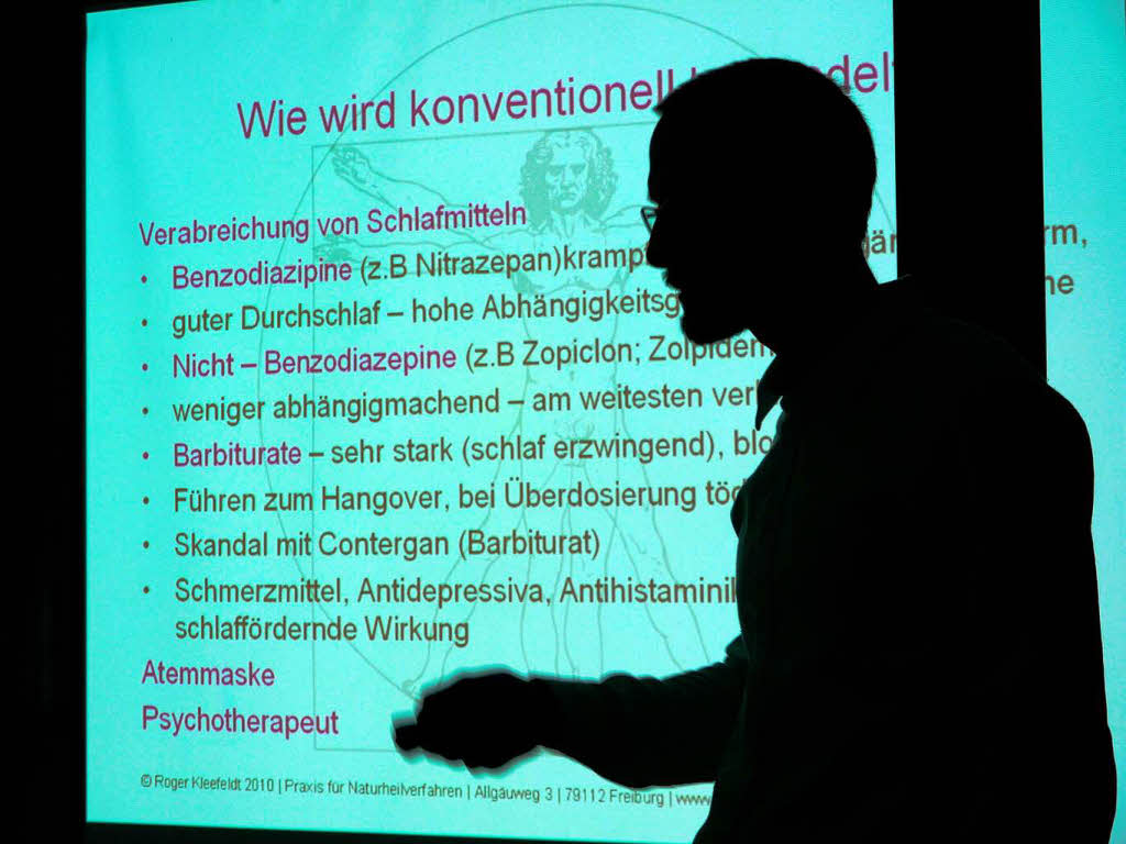 Der Heilpraktiker Roger Kleefeldt referiert über das Thema Schlaf. Der Heilpraktiker Roger Kleefeldt referiert über das Thema Schlaf.