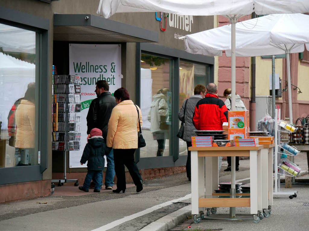 Die Geschfte laden zum Einkaufsbummel ein.