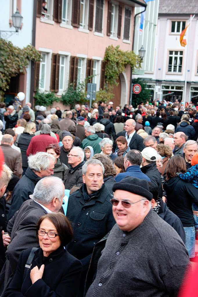 Zahlreiche Besucher zog es zum verkaufsoffenen Sonntag und dem Brauchtumsumzug  nach Ihringen.