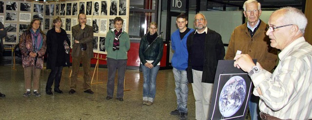 Ausstellung &#8222;Albert Schweitzer u...ffnung sprach Peter Mnster (rechts).  | Foto: weber-kroker