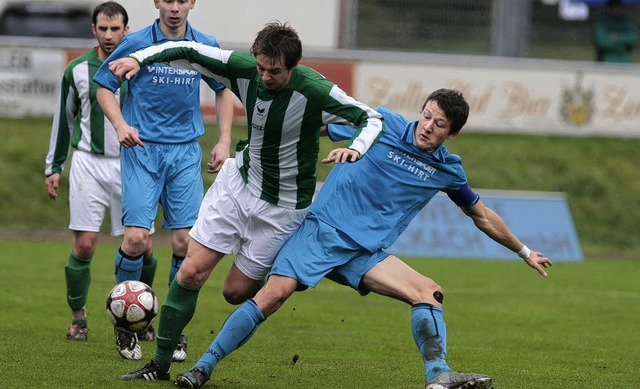 Alexander Ambs (rechts) traf in seinem...adt zum 2:0-Auswrtssieg in Stockach.   | Foto: Thomas Scherer