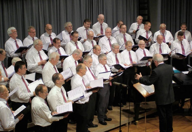 Die Chorgemeinschaft Dreiklang unter L...Herbstkonzert mit moderner Literatur.   | Foto: Liane Schilling