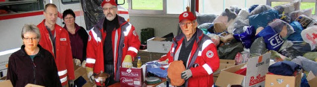 Beim Roten Kreuz wurden ber 600 Umzugskartons an Material angeliefert.   | Foto: Christian Ringwald