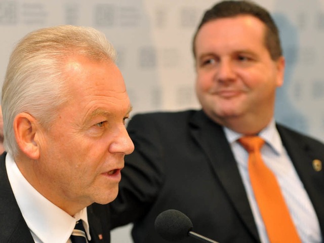 Bahnchef Rdiger Grube (links) und der...konferenz zum Neubau der Rheintalbahn.  | Foto: dpa