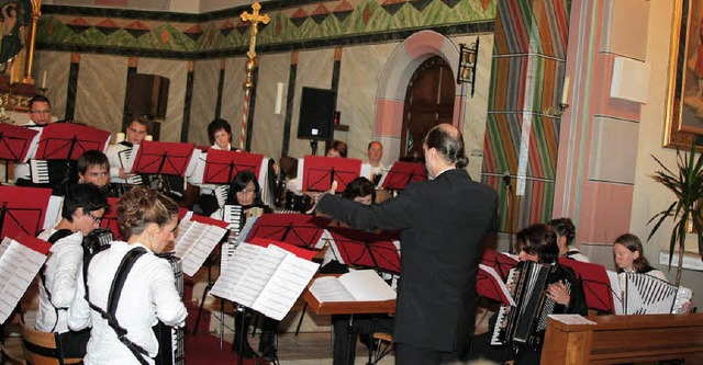 Das Orchester auf seiner musikalischen Reise durch die Stilepochen   | Foto: Heidi Fssel