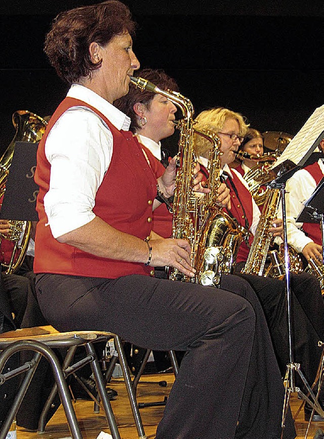 Mit  einem  bunten Melodienreigen  begeisterten  die   Sulzburger Stadtmusiker.   | Foto: Ingeborg Grziwa