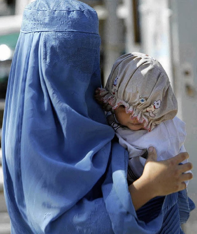 Die Burka &#8211; immer wieder ein Stein des Anstoes   | Foto: dpa