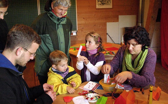 Das Origami-Basteln begeisterte auch die Kleinsten  | Foto: Karin Stckl-Steinebrunner