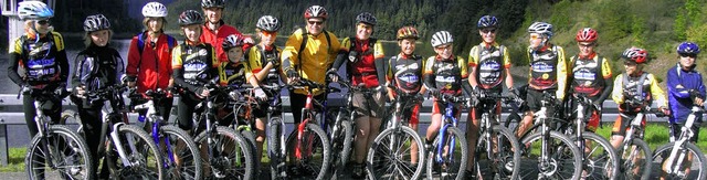 Gemeinsam mit dem Mountainbike unterwegs waren diese Jugendlichen aus Elzach.   | Foto: Verein