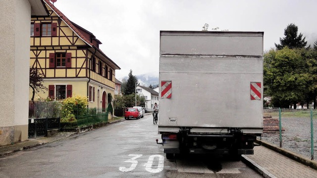 Dieser Laster ist eines von vielen Fah... sich Anwohner und Autofahrer rgern.   | Foto: Hartenstein