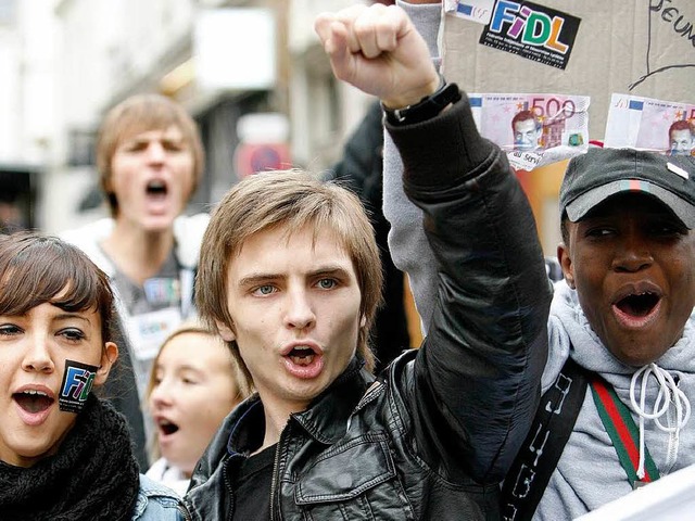 Oft sind es junge Leute, die in Frankr...eformplne der Regierung protestieren.  | Foto: dpa