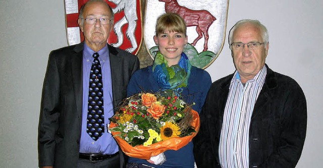 Mit Blumen dankte Ortsvorsteher Hans-R...ckt fr sie Horst-Dieter Dierks nach.   | Foto: mario schneberg