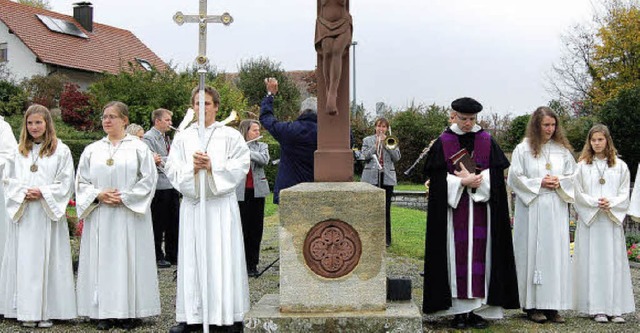 Kirchweihfest mit Pater Franziskus wur...t, dabei gedachte man auch den Toten.   | Foto: Petra Mller