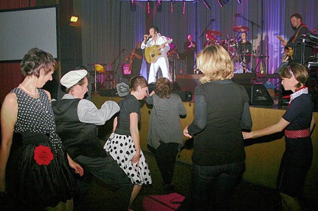 Bei der Elvis-Tribute-Show in der Eime...Rock &#8217;n&#8217; Roll mitgetanzt.   | Foto: Cremer