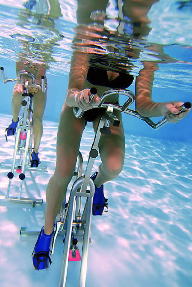 Aquacycling im  Wasser ist Herz-Kreisl...nd vorteilhaft fr  Rheuma-Patienten.   | Foto: Nemcomed