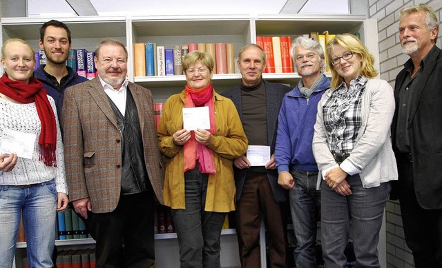 ber das Geld aus dem Sponsorenlauf am...und THG-Schulleiter Wolfgang Stocker.   | Foto: Edgar Steinfelder