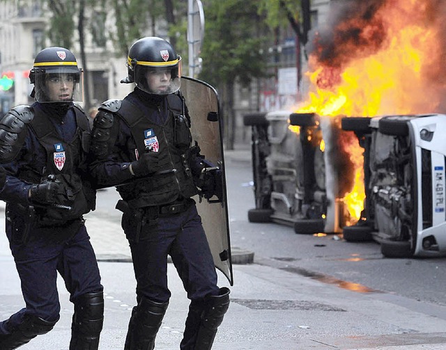 Es brennt auf Frankreichs Straen  | Foto: dpa