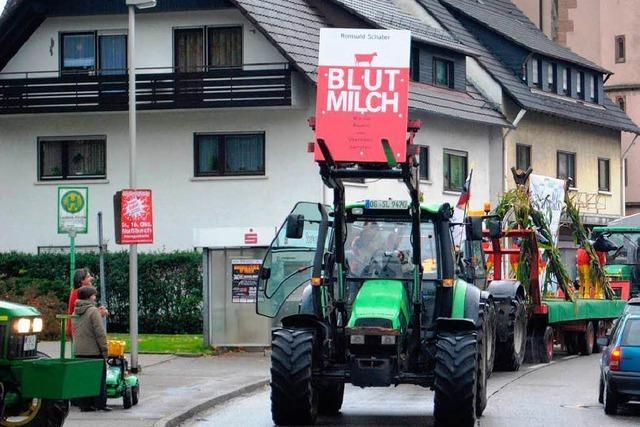 Milchbauern blockieren die B 28 nach Straßburg