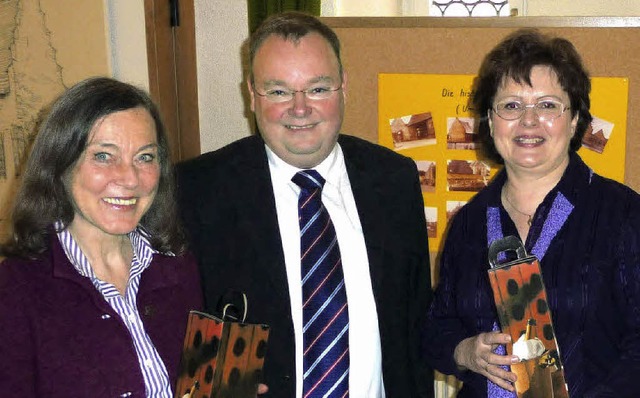 Viel Lob fr ihre Arbeit als Bibliothe...Brgermeister Heinz-Rudolf Hagenacker.  | Foto: Karlernst Lauffer