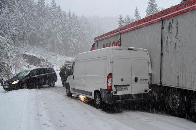 Schnee legt Verkehr lahm