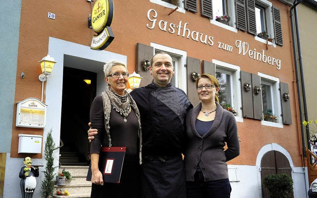 Die Drei vom Weinberg: Franziska Schwer, Bernd Rasmus und Sarah Schwer   | Foto: thomas kunz