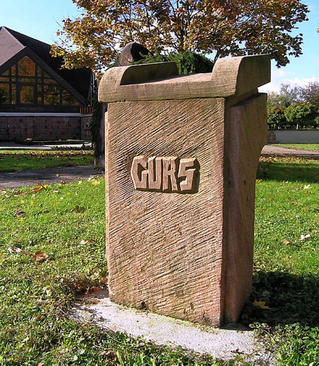 Gedenkstein auf dem Kenzinger Friedhof fr die nach Gurs deportierten Juden.   | Foto: Michael Haberer