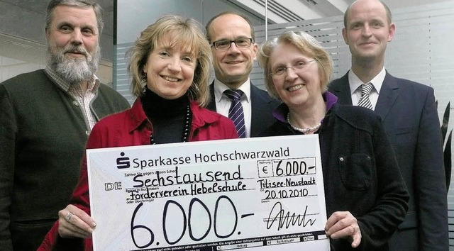 Freuen sich ber die Spende der Sparka...Stei, Vera Marder und Heiko Vollmer.   | Foto: peter stellmach