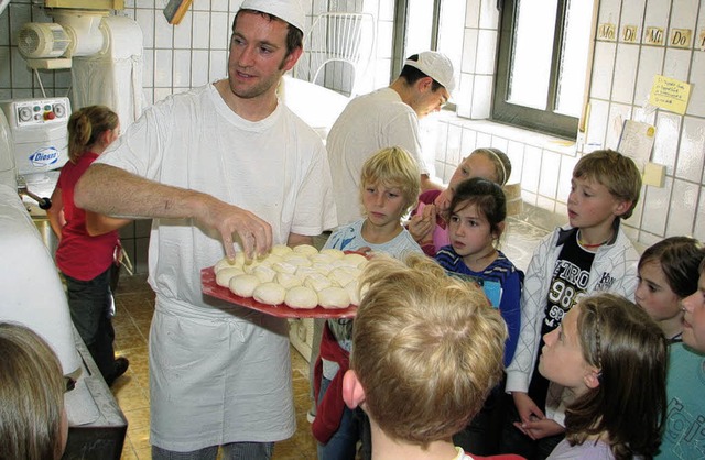 In der Bckerei Baumgartner erfuhren d...r als ber groe und kleine Brtchen.   | Foto: Peter Palmer