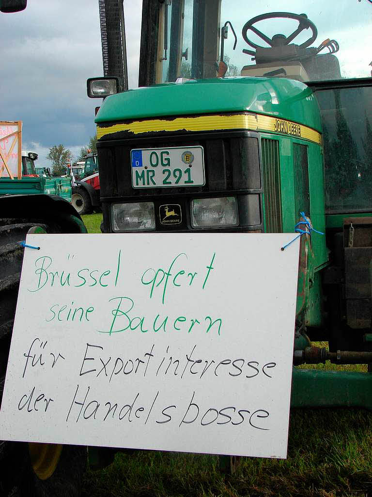 Mit Transparenten drckten die Landwirte ihren Unmut aus.