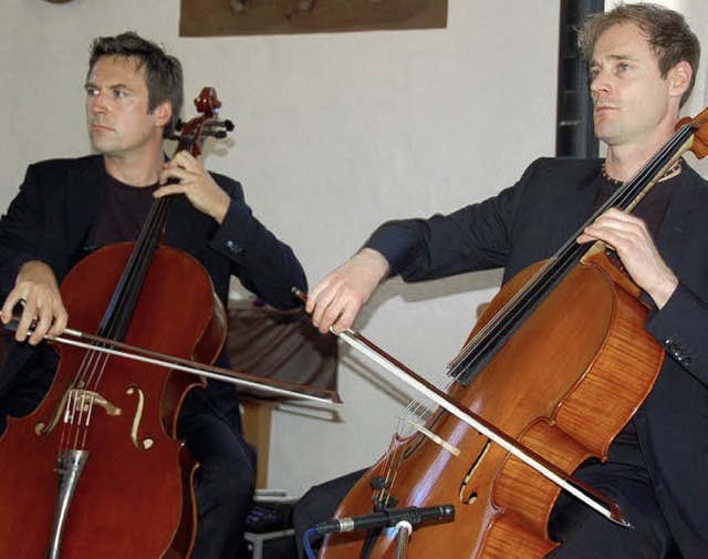 Das Cello-Duo &#8222;Ponticellos&#8220...isterte in   St. Agathe das Publikum.   | Foto: Roswitha Frey